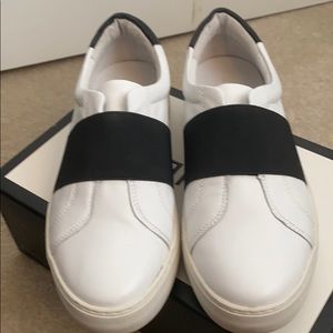 J/SLIDES - black and white slip on shoe - Size 9
